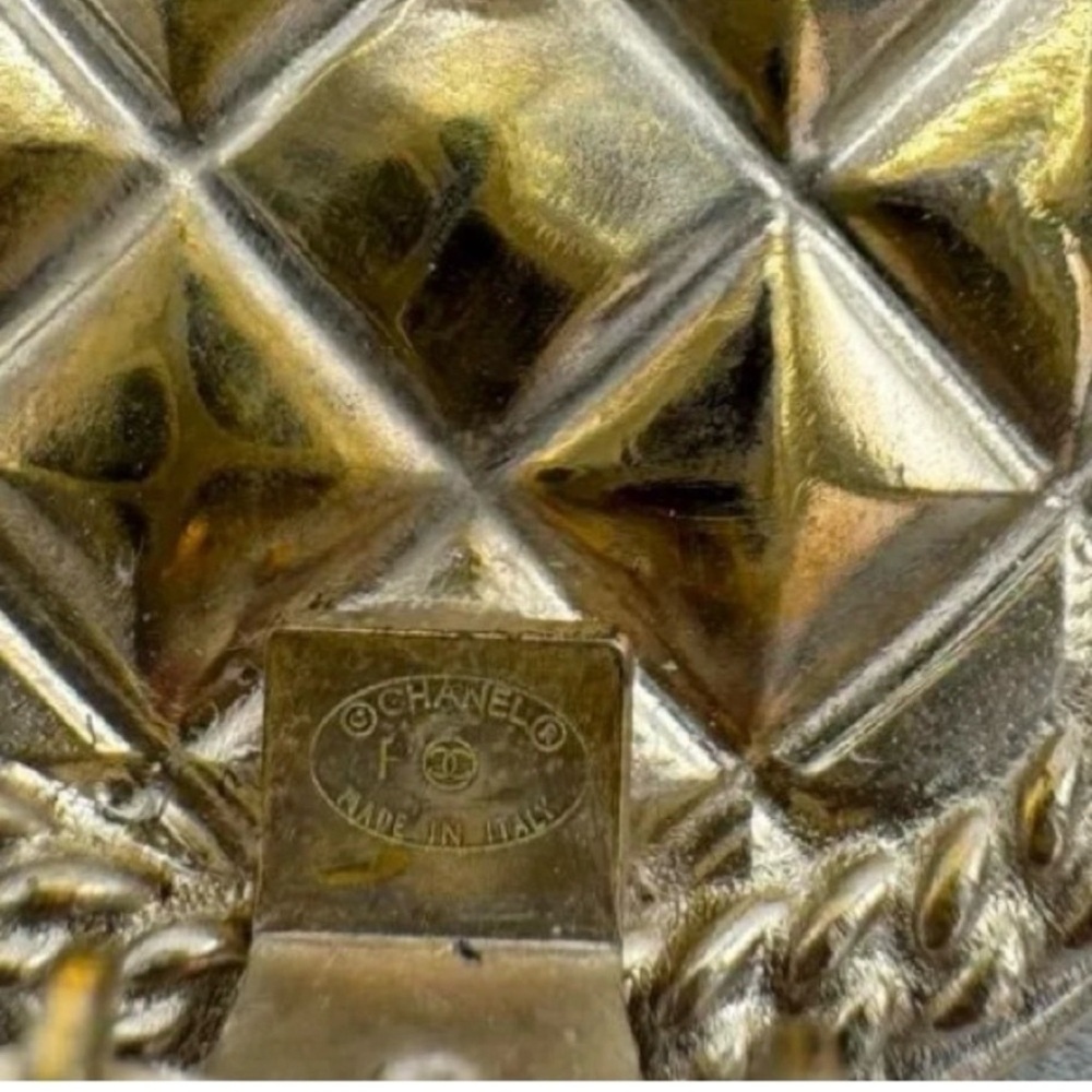 Vintage Chanel CC Matelasse clip-on earrings - Picture 13 of 15